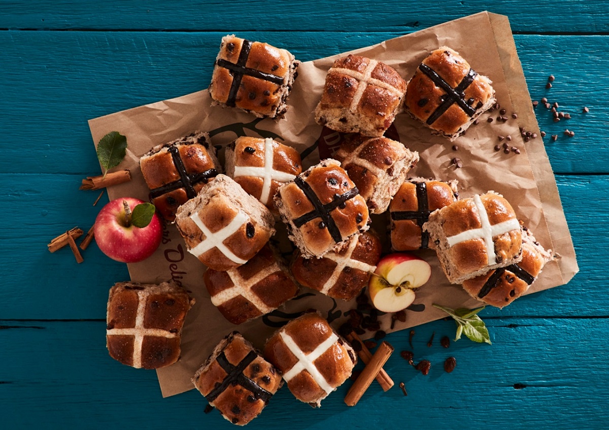 Apple & Cinnamon Hot Cross Buns